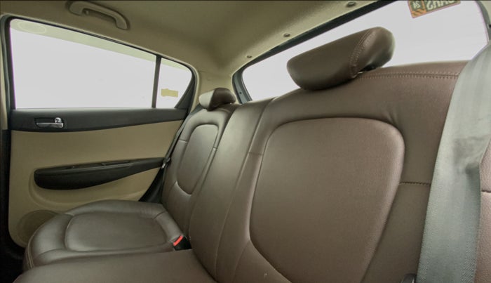 2014 Hyundai i20 SPORTZ 1.2, Petrol, Manual, 72,903 km, Right Side Rear Door Cabin