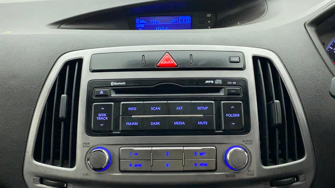 2014 Hyundai i20 SPORTZ 1.2, Petrol, Manual, 72,903 km, Infotainment System