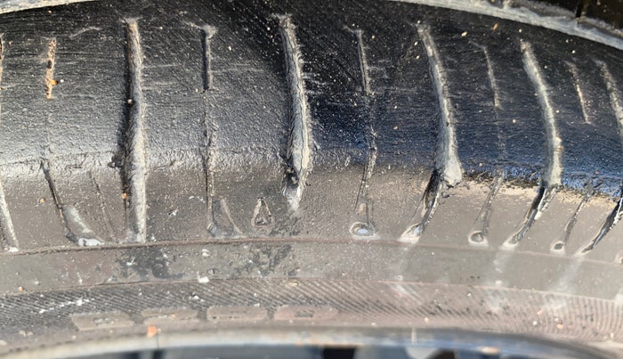 2014 Maruti Wagon R 1.0 VXI, Petrol, Manual, 44,453 km, Left Front Tyre Tread