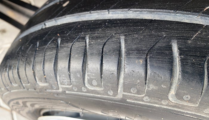 2014 Maruti Wagon R 1.0 VXI, Petrol, Manual, 44,453 km, Left Rear Tyre Tread