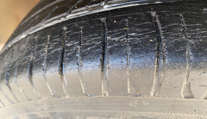 2014 Maruti Wagon R 1.0 VXI, Petrol, Manual, 44,453 km, Right Front Tyre Tread