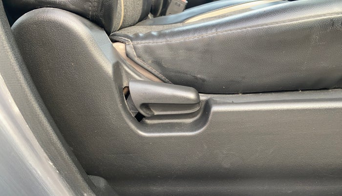 2014 Maruti Wagon R 1.0 VXI, Petrol, Manual, 44,453 km, Driver Side Adjustment Panel
