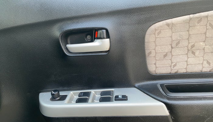 2014 Maruti Wagon R 1.0 VXI, Petrol, Manual, 44,453 km, Driver Side Door Panels Control