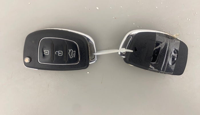 2015 Hyundai Verna FLUIDIC 4S 1.6 VTVT S, Petrol, Manual, 70,903 km, Key Close Up