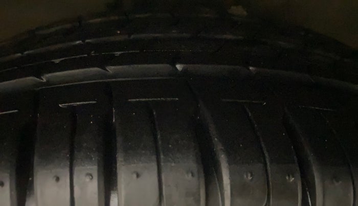 2015 Hyundai Verna FLUIDIC 4S 1.6 VTVT S, Petrol, Manual, 70,903 km, Right Front Tyre Tread
