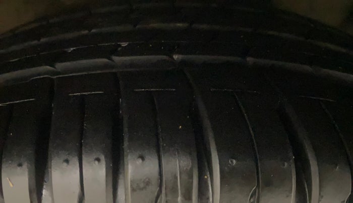 2015 Hyundai Verna FLUIDIC 4S 1.6 VTVT S, Petrol, Manual, 70,903 km, Left Front Tyre Tread