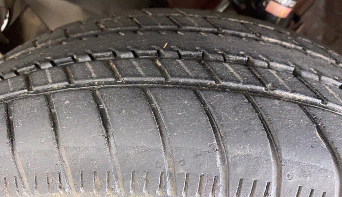 2014 Honda Brio 1.2 VX AT I VTEC, Petrol, Automatic, 50,449 km, Left Front Tyre Tread