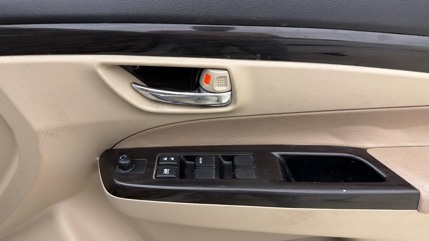 2015 Maruti Ciaz VXI+, Petrol, Manual, 63,361 km, Driver Side Door Panels Control