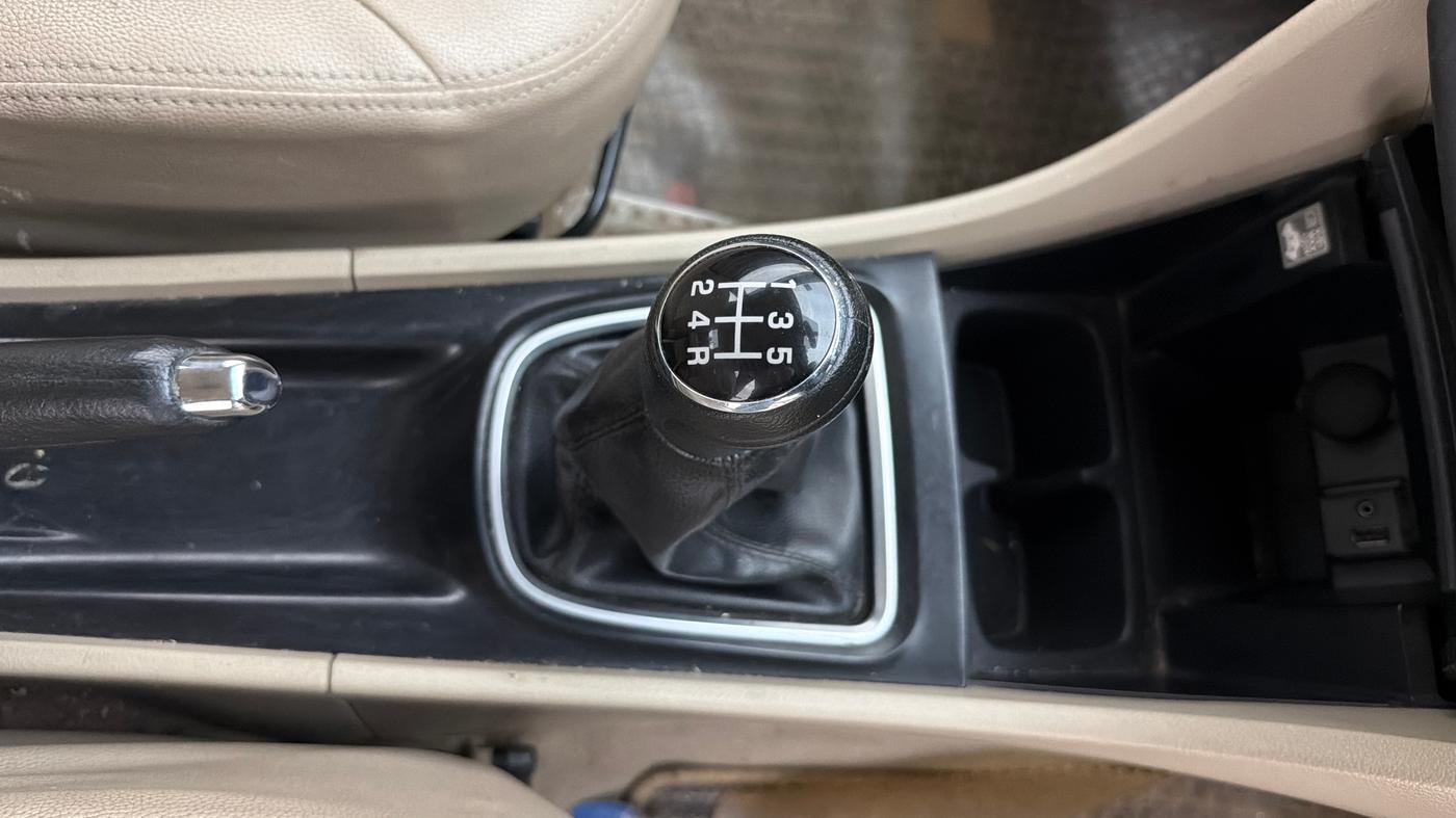 2015 Maruti Ciaz VXI+, Petrol, Manual, 63,361 km, Gear Lever