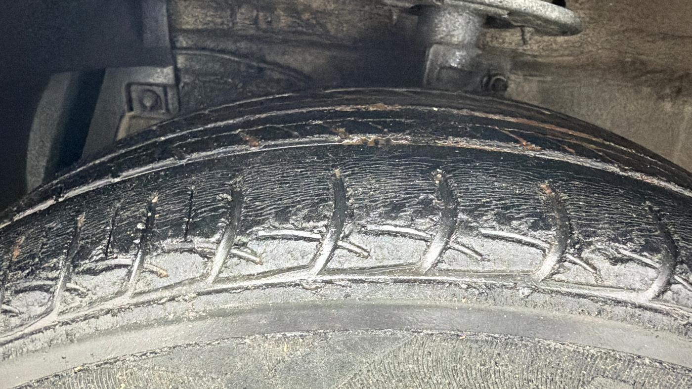 2015 Maruti Ciaz VXI+, Petrol, Manual, 63,361 km, Left Front Tyre Tread