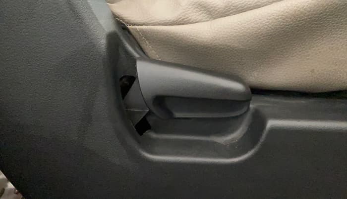 2015 Maruti Wagon R 1.0 VXI, Petrol, Manual, 37,366 km, Driver Side Adjustment Panel
