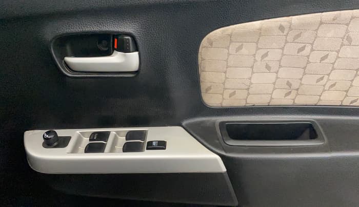 2015 Maruti Wagon R 1.0 VXI, Petrol, Manual, 37,366 km, Driver Side Door Panels Control