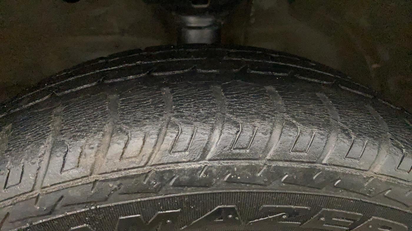 2015 Maruti Wagon R 1.0 VXI, Petrol, Manual, 37,349 km, Left Front Tyre Tread