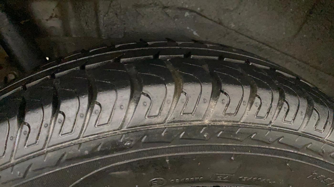 2015 Maruti Wagon R 1.0 VXI, Petrol, Manual, 37,349 km, Right Rear Tyre Tread