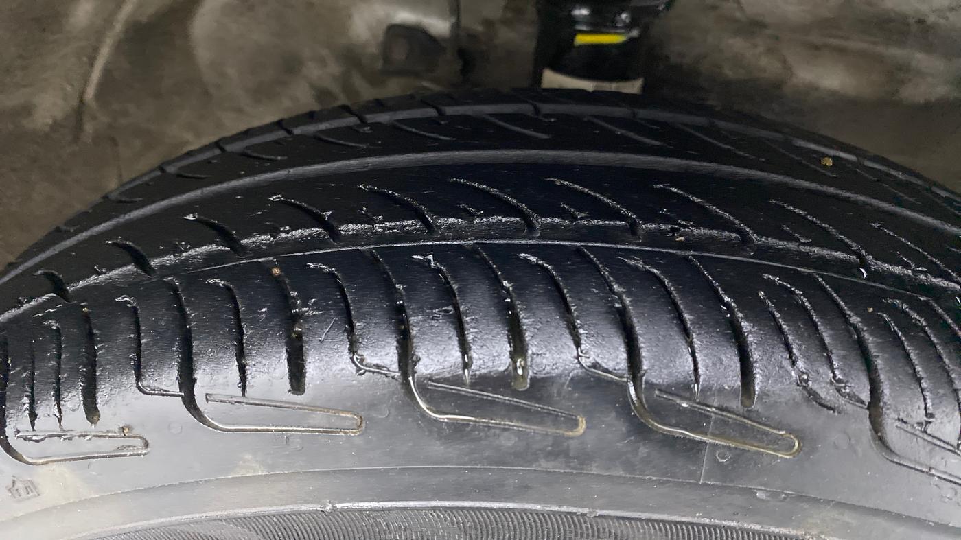 2012 Maruti Wagon R 1.0 LXI CNG, CNG, Manual, 53,261 km, Right Front Tyre Tread