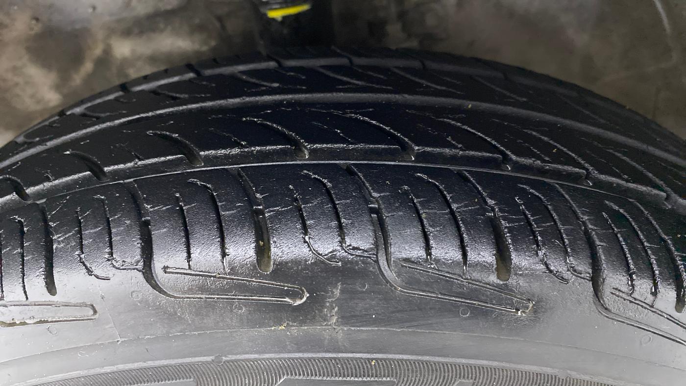 2012 Maruti Wagon R 1.0 LXI CNG, CNG, Manual, 53,261 km, Left Front Tyre Tread