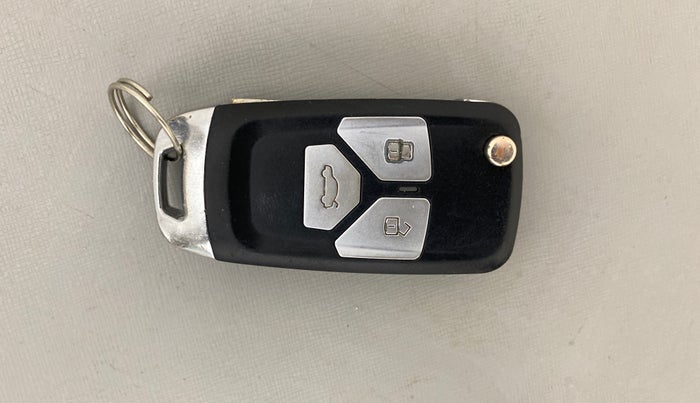 2013 Toyota Etios G, Petrol, Manual, 1,25,001 km, Key Close Up