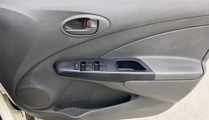 2013 Toyota Etios G, Petrol, Manual, 1,25,001 km, Driver Side Door Panels Control