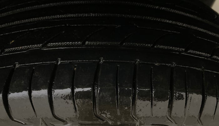 2013 Toyota Etios G, Petrol, Manual, 1,25,001 km, Left Rear Tyre Tread