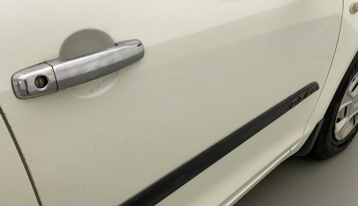 2018 Maruti Swift Dzire TOUR S PETROL, CNG, Manual, 68,885 km, Driver-side door - Minor scratches