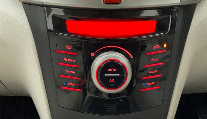 2021 Mahindra XUV300 W8 (O) DIESEL  AT, Diesel, Automatic, 29,594 km, Automatic Climate Control