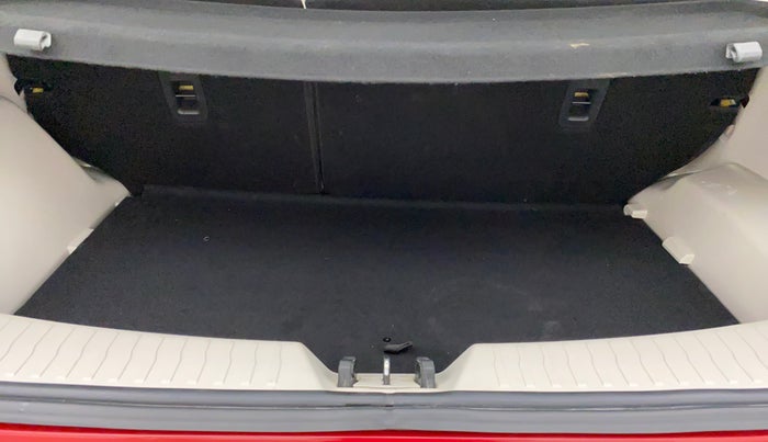 2021 Mahindra XUV300 W8 (O) DIESEL  AT, Diesel, Automatic, 29,594 km, Boot Inside