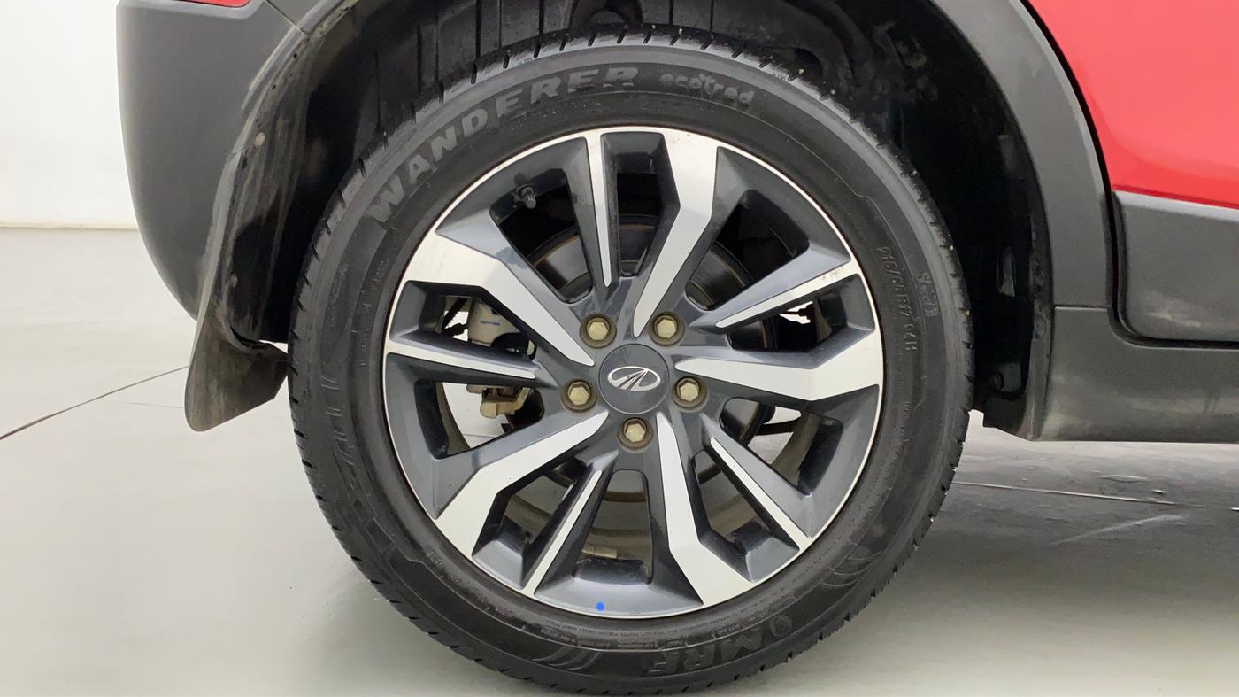 2021 Mahindra XUV300 W8 (O) DIESEL  AT, Diesel, Automatic, 29,594 km, Right Rear Wheel