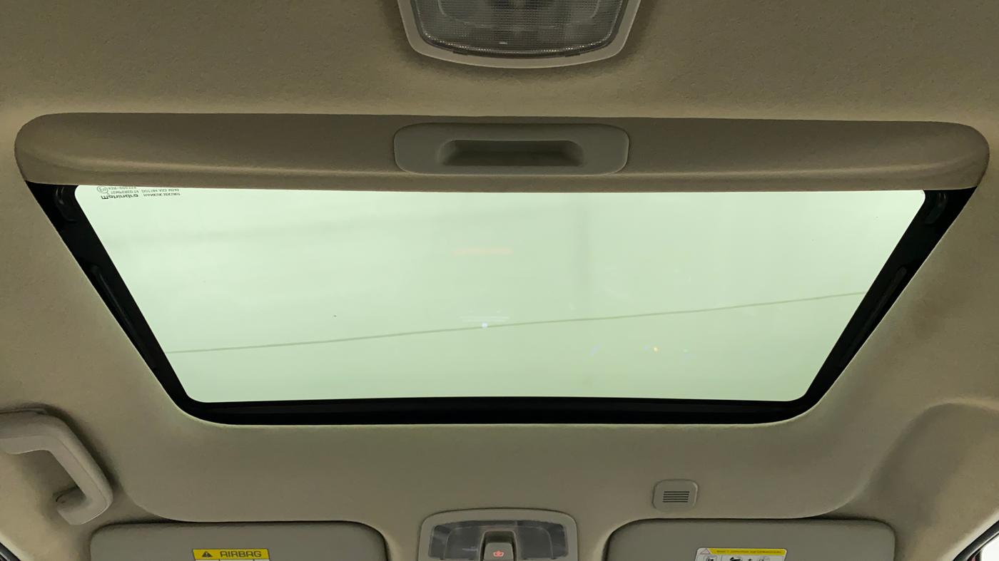 2021 Mahindra XUV300 W8 (O) DIESEL  AT, Diesel, Automatic, 29,594 km, Moonroof/ Sunroof