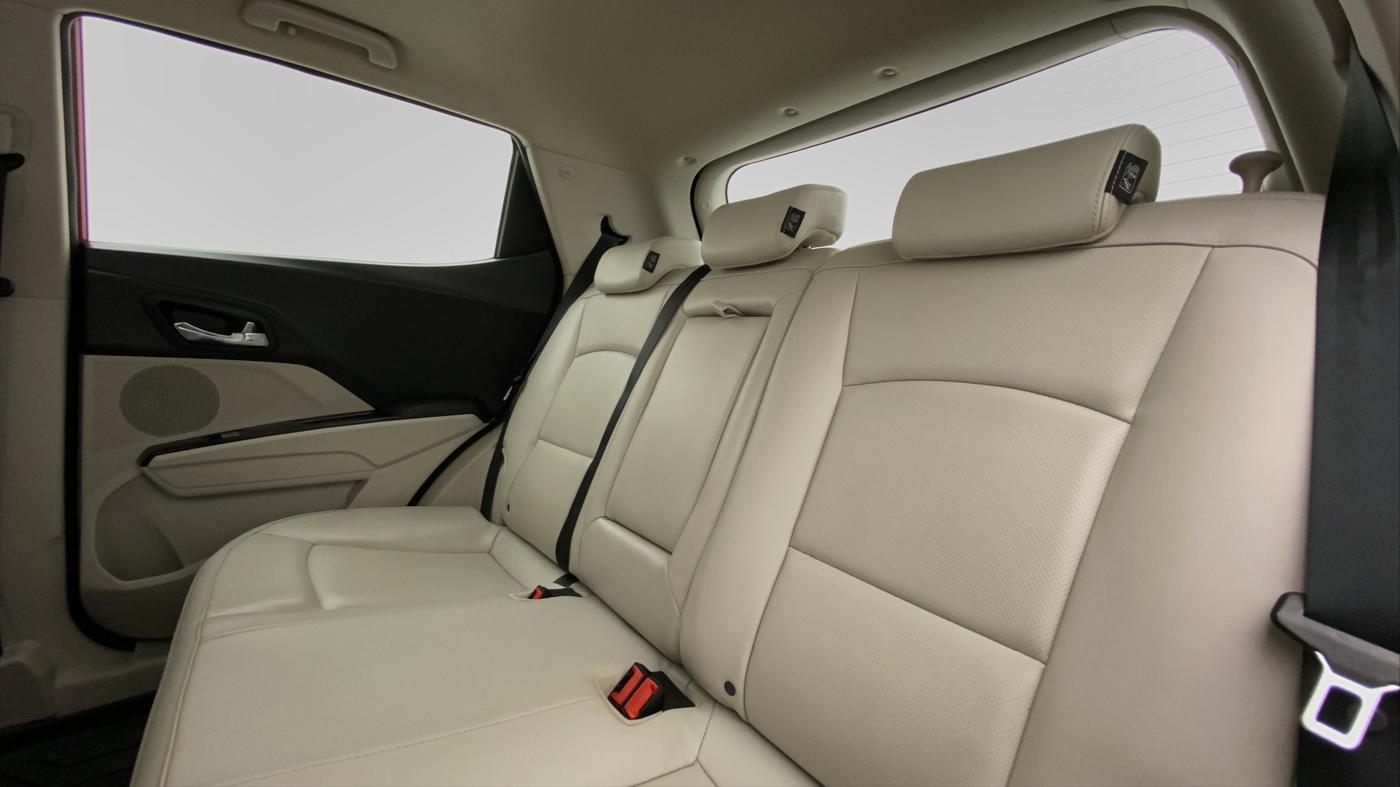 2021 Mahindra XUV300 W8 (O) DIESEL  AT, Diesel, Automatic, 29,594 km, Right Side Rear Door Cabin