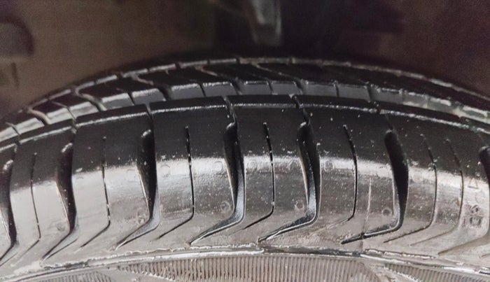 2013 Hyundai i10 MAGNA 1.2, Petrol, Manual, 52,515 km, Left Front Tyre Tread