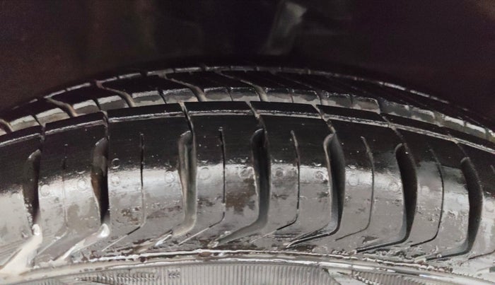 2013 Hyundai i10 MAGNA 1.2, Petrol, Manual, 52,515 km, Right Front Tyre Tread