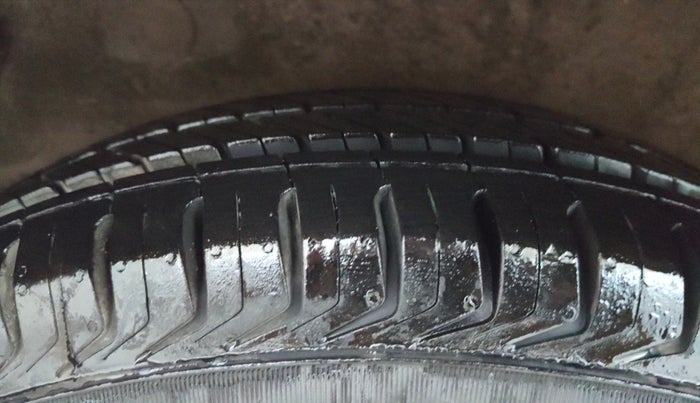 2013 Hyundai i10 MAGNA 1.2, Petrol, Manual, 52,515 km, Right Rear Tyre Tread