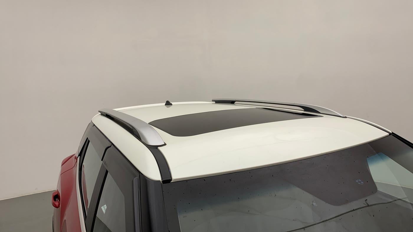 2019 Mahindra XUV300 W8(O) 1.2 PETROL DUAL TONE, Petrol, Manual, 15,646 km, Roof