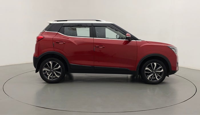 2019 Mahindra XUV300 W8(O) 1.2 PETROL DUAL TONE, Petrol, Manual, 15,646 km, Right Side