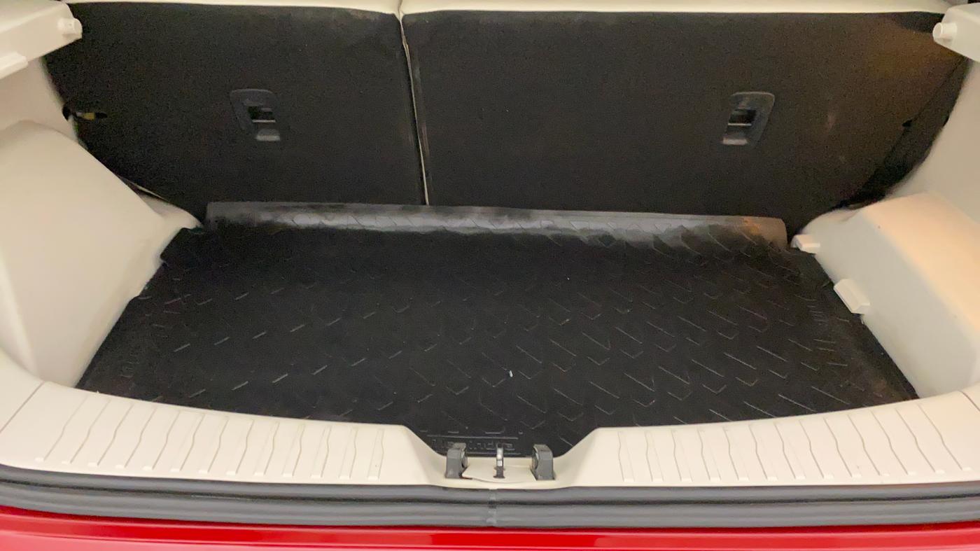 2019 Mahindra XUV300 W8(O) 1.2 PETROL DUAL TONE, Petrol, Manual, 15,646 km, Boot Inside