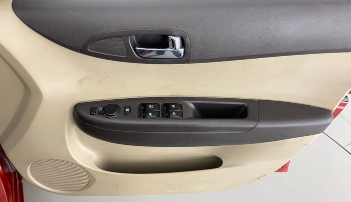 2013 Hyundai i20 MAGNA O 1.2, Petrol, Manual, 59,752 km, Driver Side Door Panels Control