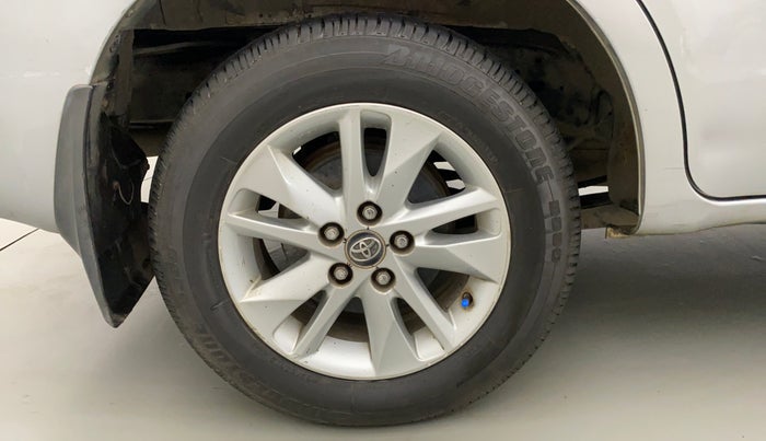 2016 Toyota Innova Crysta 2.4 VX 8 STR, Diesel, Manual, 70,470 km, Right Rear Wheel