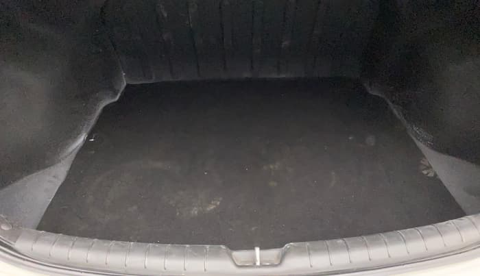 2017 Hyundai Verna 1.6 VTVT SX O, Petrol, Manual, 79,279 km, Boot Inside