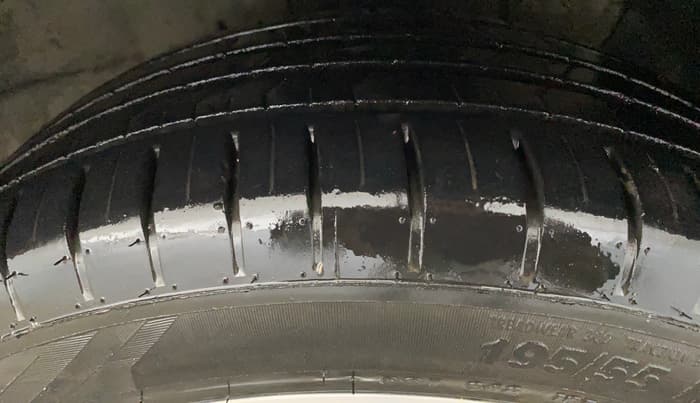 2017 Hyundai Verna 1.6 VTVT SX O, Petrol, Manual, 79,279 km, Right Front Tyre Tread
