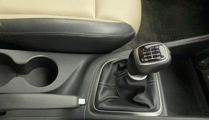 2017 Hyundai Verna 1.6 VTVT SX O, Petrol, Manual, 79,279 km, Gear Lever