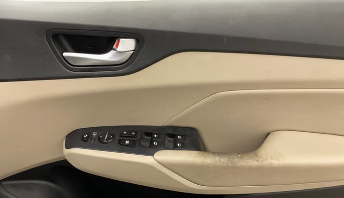 2017 Hyundai Verna 1.6 VTVT SX O, Petrol, Manual, 79,279 km, Driver Side Door Panels Control