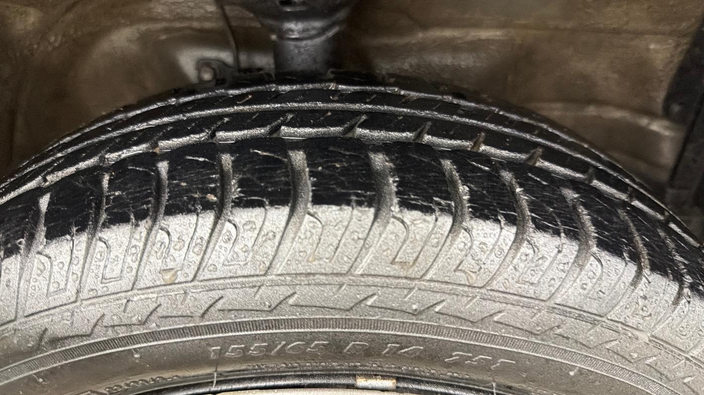 2015 Maruti Wagon R 1.0 VXI, Petrol, Manual, 25,025 km, Right Front Tyre Tread
