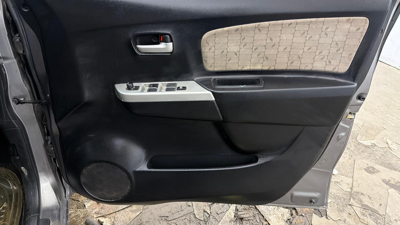 2015 Maruti Wagon R 1.0 VXI, Petrol, Manual, 25,025 km, Driver Side Door Panels Control