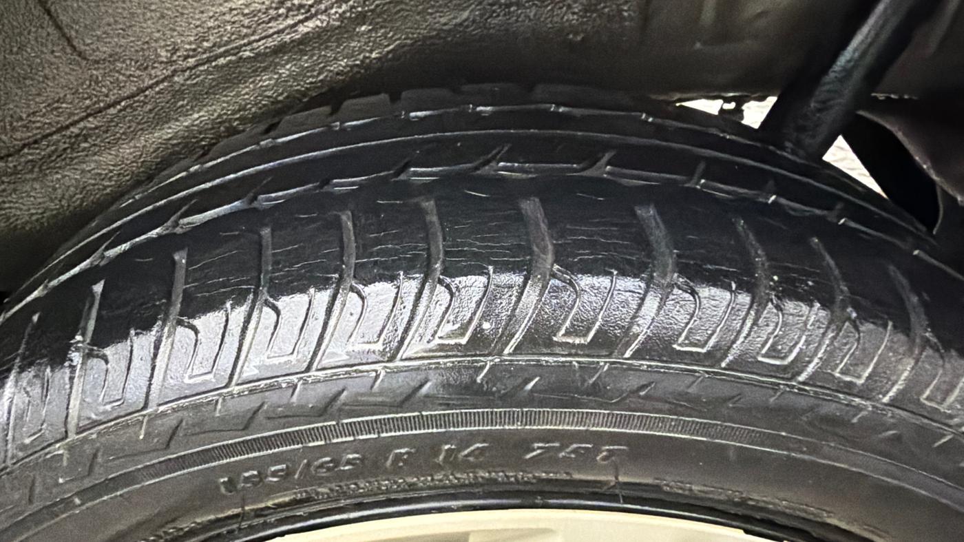 2015 Maruti Wagon R 1.0 VXI, Petrol, Manual, 25,025 km, Left Rear Tyre Tread