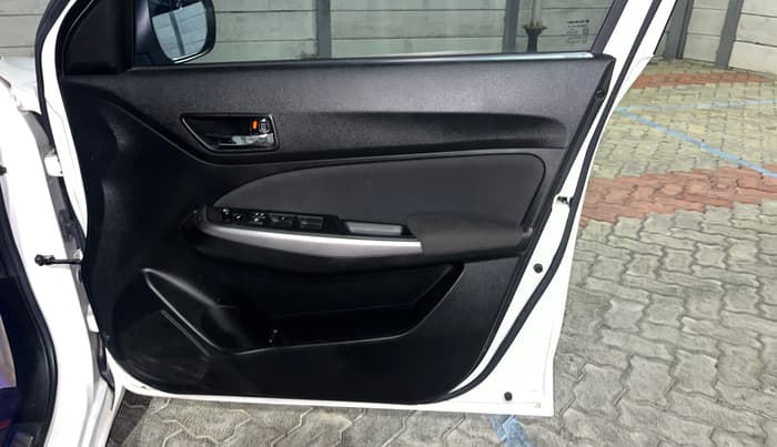 2023 Maruti Swift ZXI PLUS, Petrol, Manual, 39,187 km, Driver Side Door Panels Control