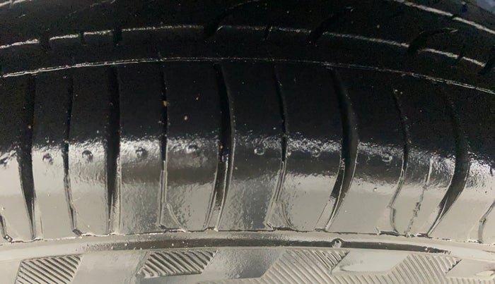 2015 Hyundai Eon ERA +, Petrol, Manual, 77,620 km, Right Rear Tyre Tread