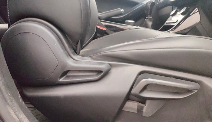 2022 Tata NEXON XZ PLUS (PREMIUM) DIESEL DARK EDITION, Diesel, Manual, 50,274 km, Driver Side Adjustment Panel