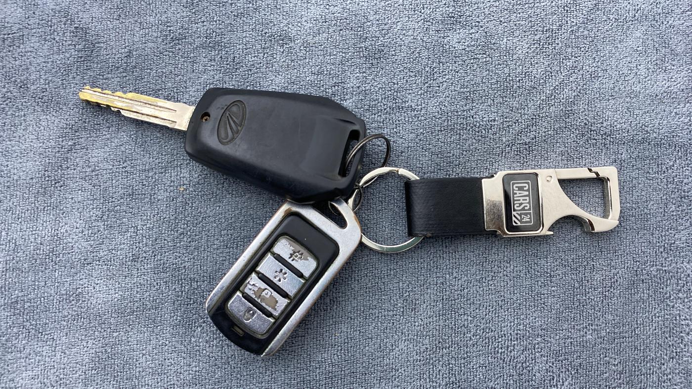 2018 Mahindra KUV 100 NXT K4+ 6S, Petrol, Manual, 61,644 km, Key Close Up