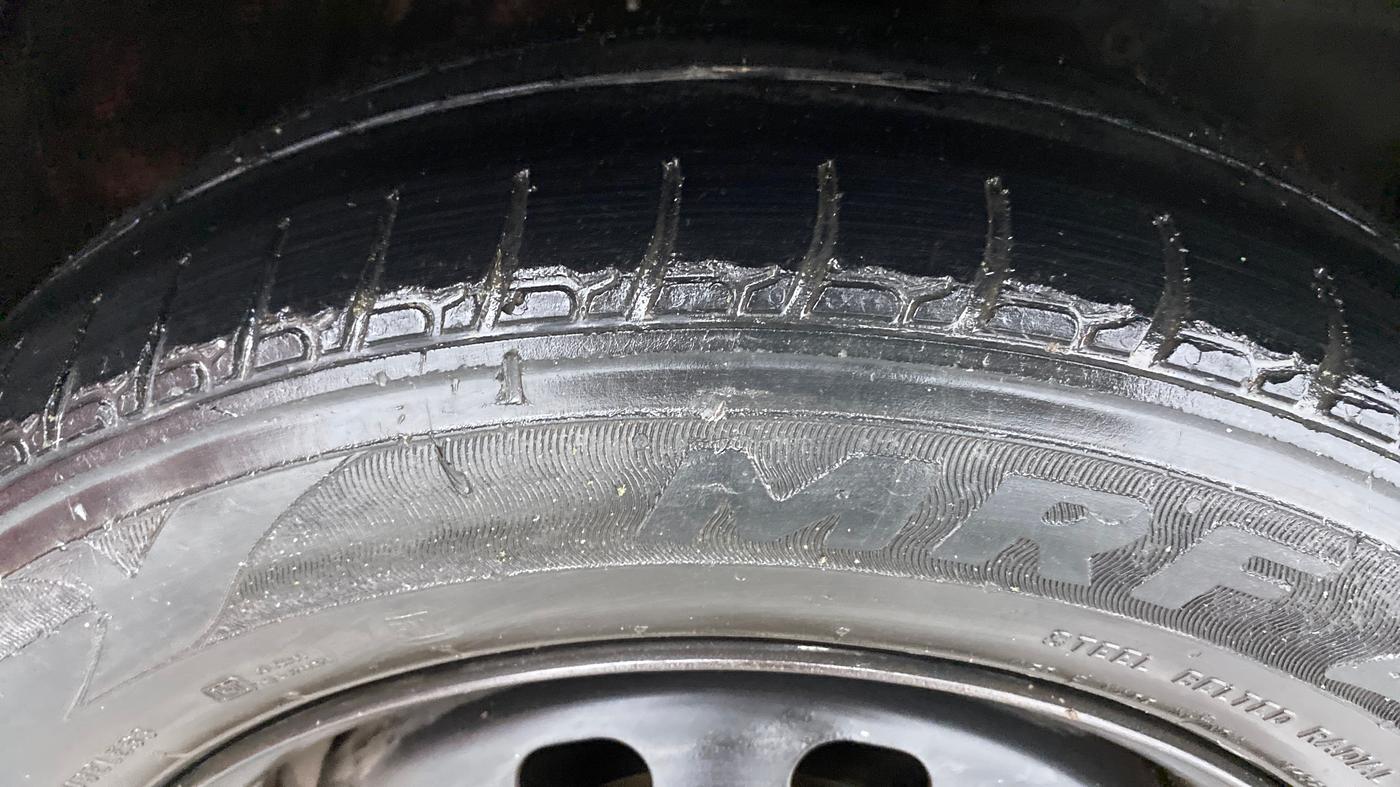 2018 Mahindra KUV 100 NXT K4+ 6S, Petrol, Manual, 61,644 km, Right Front Tyre Tread