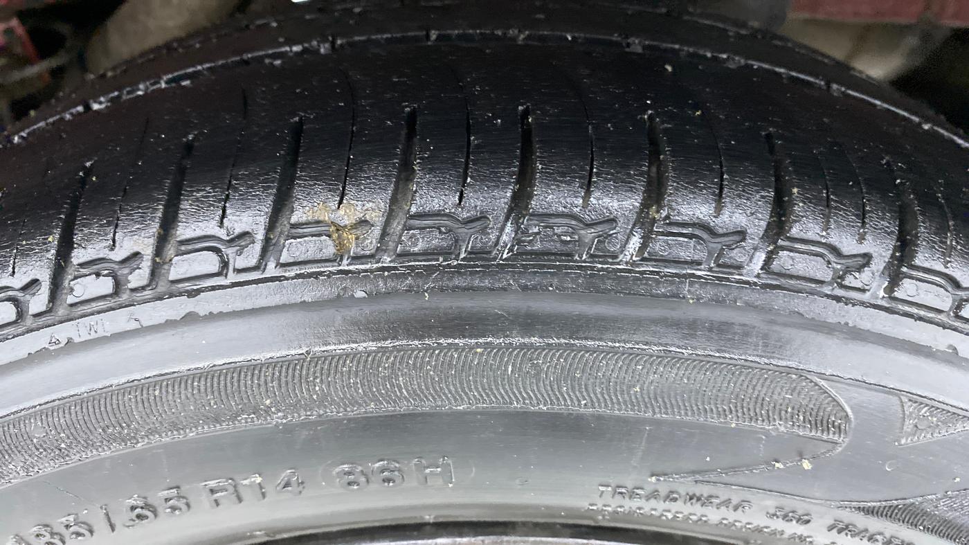 2018 Mahindra KUV 100 NXT K4+ 6S, Petrol, Manual, 61,644 km, Left Rear Tyre Tread